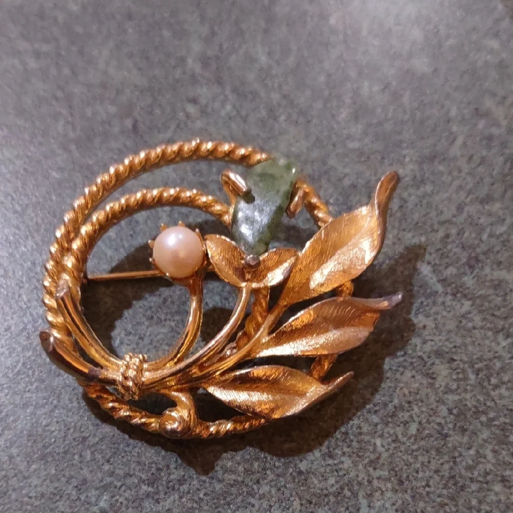 Vintage Sarah Coventry Jade and Pearl Gold Tone Brooch